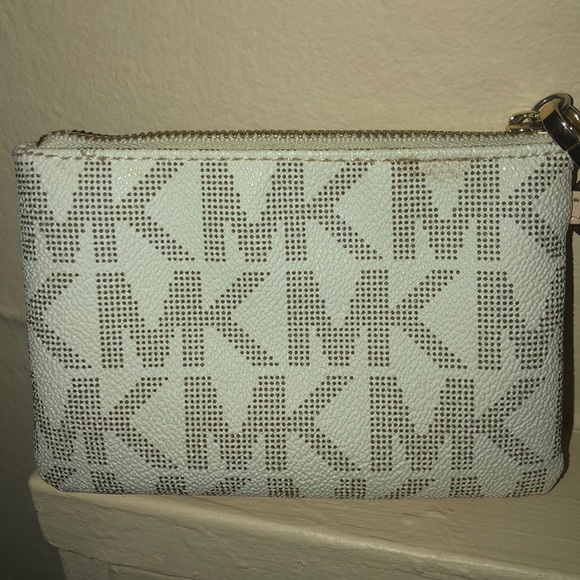MK Wristlet - Picture 2 of 4